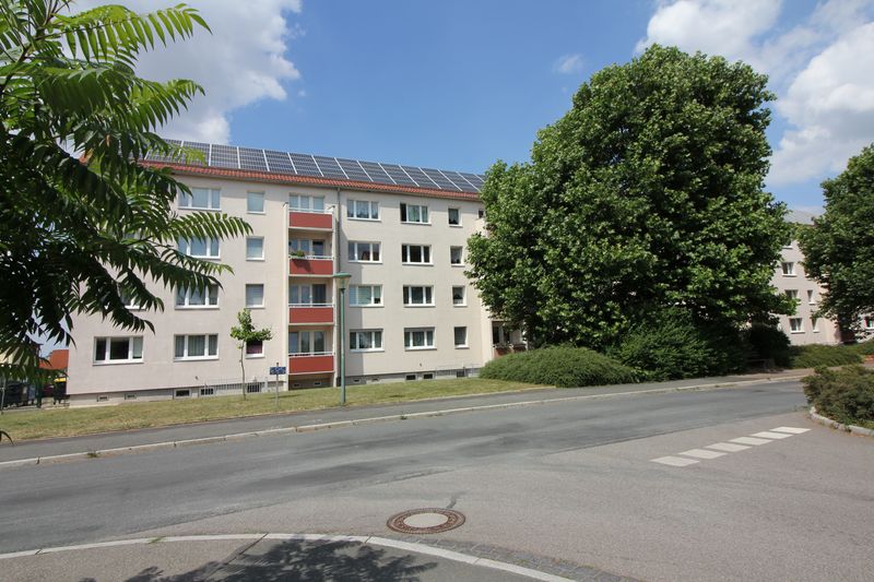 große 5-Raum-Wohnung im 3. OG mit Balkon und zwei Bädern